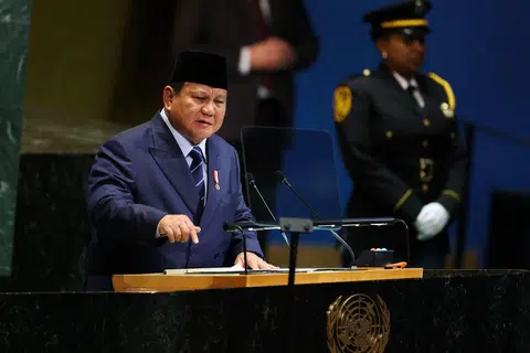 Presiden Indonesia, Prabowo Subianto, berucap semasa Perbahasan Umum Perhimpunan Agung PBB di ibu pejabat PBB, New York City, pada 23 September 2025.