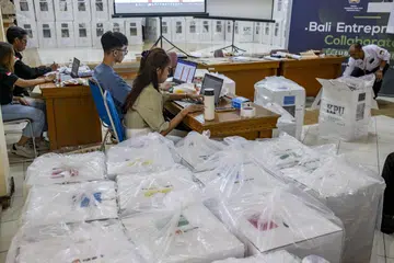 Seramai 5 juta sukarelawan dibayar untuk bertugas di 800,000 pusat mengundi di serata Indonesia dalam pilihan raya negara itu pada 14 Februari lalu.