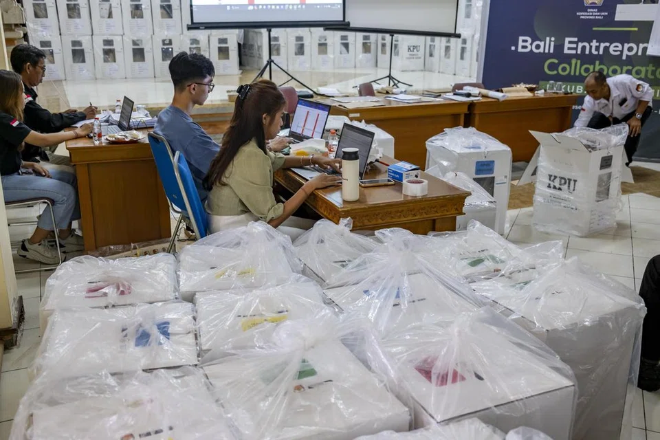 Seramai 5 juta sukarelawan dibayar untuk bertugas di 800,000 pusat mengundi di serata Indonesia dalam pilihan raya negara itu pada 14 Februari lalu.