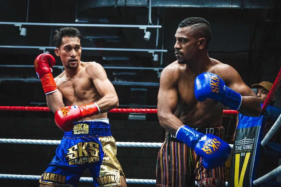 ANTARA TARIKAN: Petinju profesional tempatan, Farouk Hamzah (kiri) akan dicabar petinju mapan Indonesia, Ricky Manufoe. -Foto: THE RING BOXING COMMUNITY 