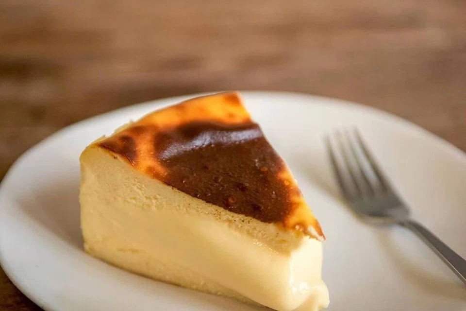 Potongan perisa Original dari Paparch, mempunyai teksturnya leleh di tengah.