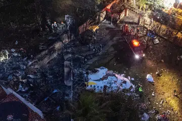 Pandangan udara menunjukkan bangkai pesawat yang terhempas dan mengorbankan kesemua 61 orang di dalamnya di Vinhedo, Sao Paulo, di Brazil pada 9 Ogos. Nahas itu berlaku di sebuah kawasan perumahan, tetapi tiada sebarang korban tambahan dilaporkan.