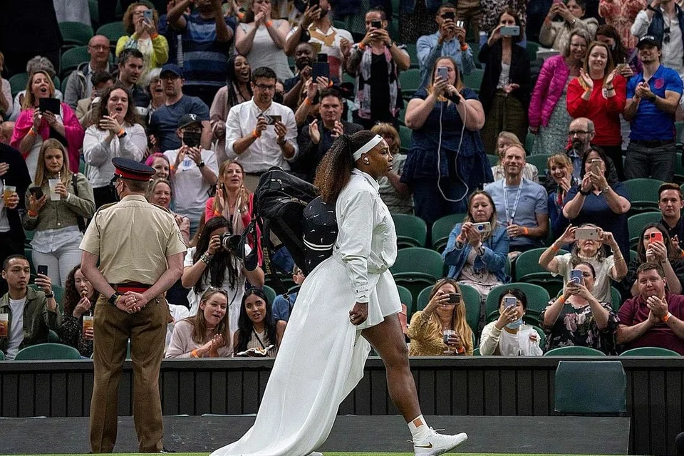 PENUH GAYA: Kehadiran Serena Williams dalam gelanggang perlawanan sentiasa mendapat perhatian ramai, apatah lagi dengan gaya pakaiannya sebegini.