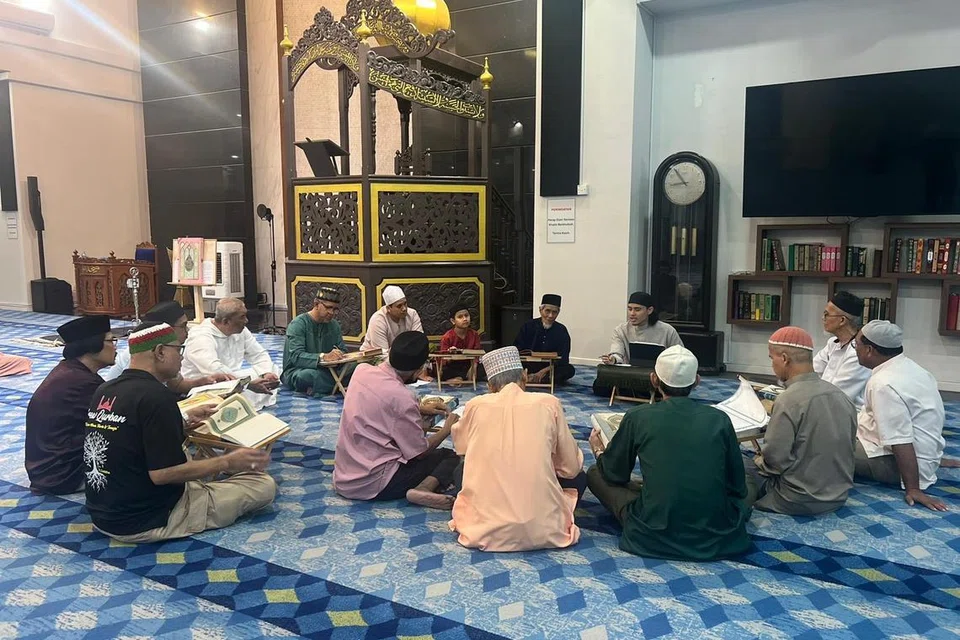 Kebahagiaan yang ditawarkan Al-Quran bukan hanya kebahagiaan duniawi seperti harta atau kedudukan, tetapi kebahagiaan yang hakiki, iaitu ketenangan jiwa, ketenteraman hati dan keredaan Allah swt.