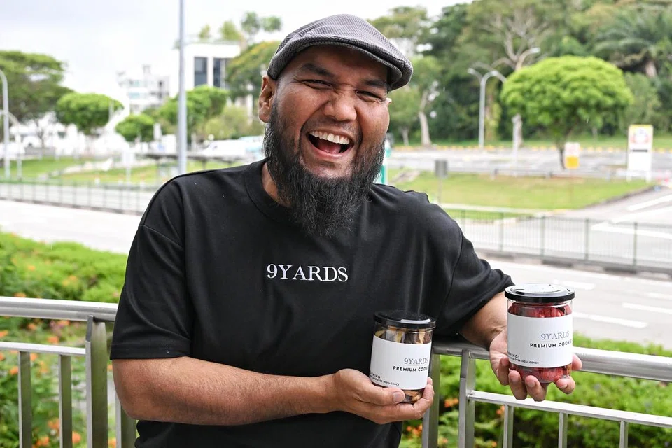Cef Bob terkenal dengan biskut 9 Yards Cafe & Bistro yang dibawa ke gerai ‘pop up’ di Singapura. 