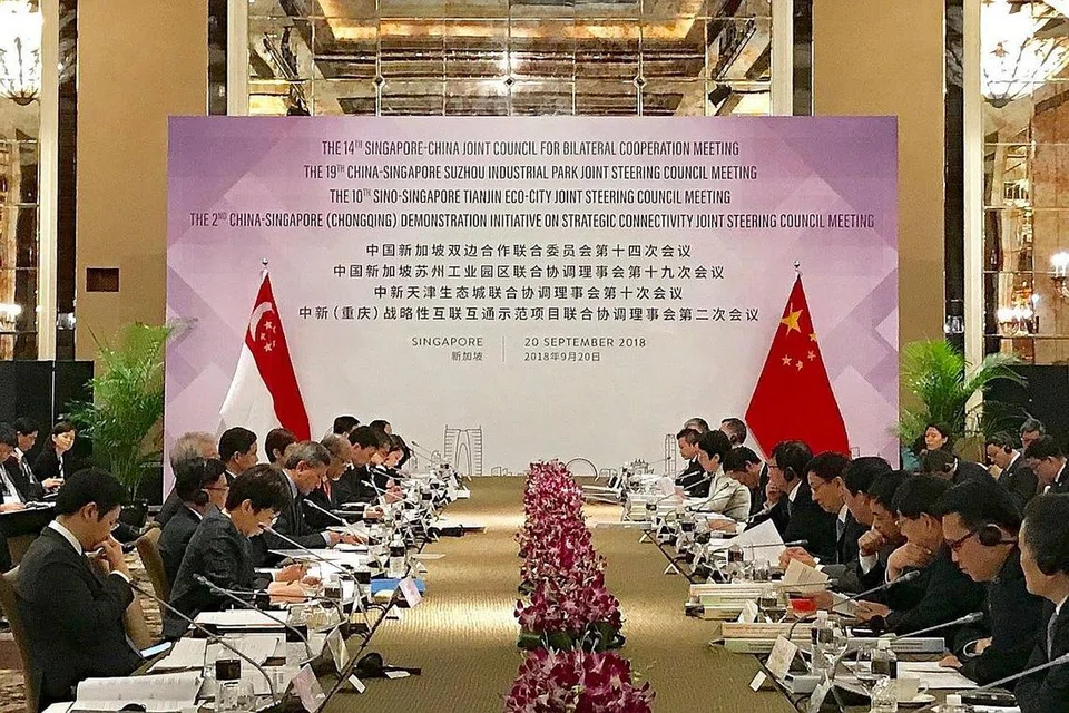 KERJASAMA DUA HALA YANG LUAS: Dipengerusikan bersama oleh DPM Teo Chee Hean dan Naib Perdana Menteri Han Zheng, mesyuarat tahunan Majlis Bersama China-Singapura bagi Kerjasama Dua Hala (JCBC) ke-14 tahun lalu memperlihatkan kerjasama baik di bawah kerangka kerja "Belt and Road." JCBC adalah forum dua hala peringkat tertinggi antara China dan Singapura. - Foto fail