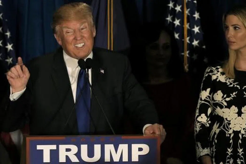 Encik Donald Trump bercakap kepada penyokong, dengan disaksikan anak beliau, Cik Ivanka, semasa berkempen di New Hampshire, yang dimenangi beliau pada Selasa, 9 Februari. Gambar REUTERS 