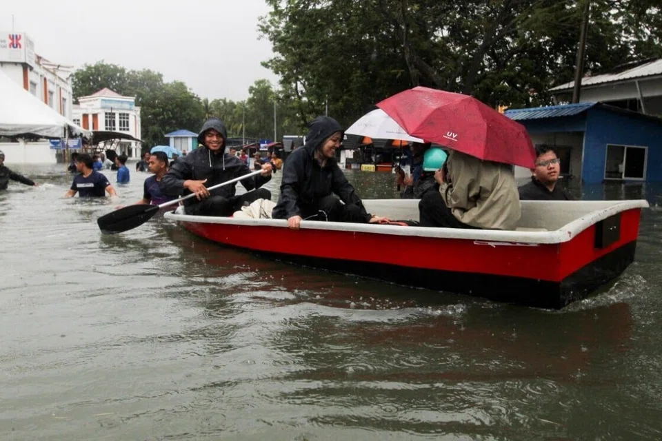 Pengurusan Universiti Malaysia Kelantan (UMK) mengambil inisiatif menyediakan bot bagi membantu pelajar keluar dari kolej kediaman di Kota Bharu.
