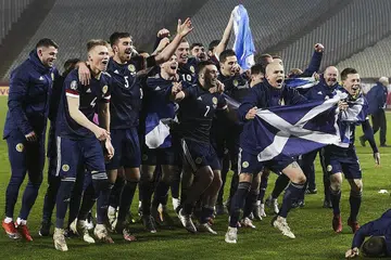 RAI KEMENANGAN: Pemain Scotland meraikan kemenangan yang membolehkan mereka ke Euro 2020 selepas menang penalti mengatasi Serbia. - Foto EPA-EFE