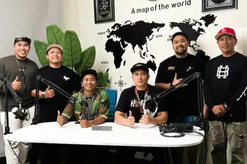 The Common Folks yang kian mendapat perhatian bersama Datuk Aaron Aziz (tiga dari kanan).