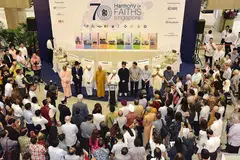 WAHAH KEHARMONIAN AGAMA: Pemimpin daripada pelbagai agama di sini mengadakan majlis bagi menyambut ulang tahun ke-70 Pertubuhan Antara Agama di Far East Plaza pada 18 Mac lalu. - Foto fail