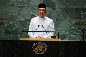 TERUSKAN REFORMASI: Perdana Menteri Malaysia, Datuk Seri Anwar Ibrahim, perlu berani melaksanakan perubahan penting untuk bawa Malaysia ke depan.