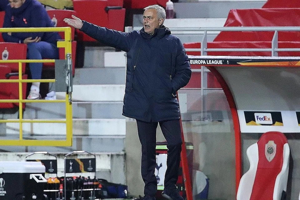 KURANG MEMUASKAN: Pengurus Tottenham Hotspur Jose Mourinho berang pemainnya tidak menunjukkan persembahan memuaskan dalam kekalahan mengejut dalam perlawanan menentang Royal Antwerp . - Foto REUTERS