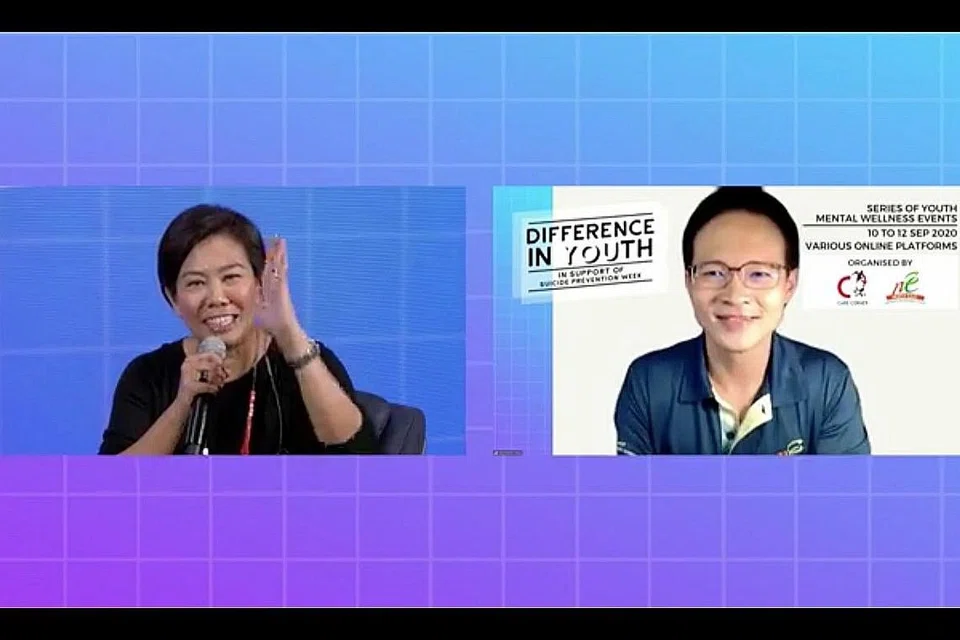 SEBARKAN KESEDARAN KESIHATAN MENTAL: Mayor Daerah CDC North East Desmond Choo (kanan) bersama hos Irene Ang (kiri) dalam sesi Facebook Live program 'Difference in YOUth' kelmarin. - Foto CDC NORTH EAST