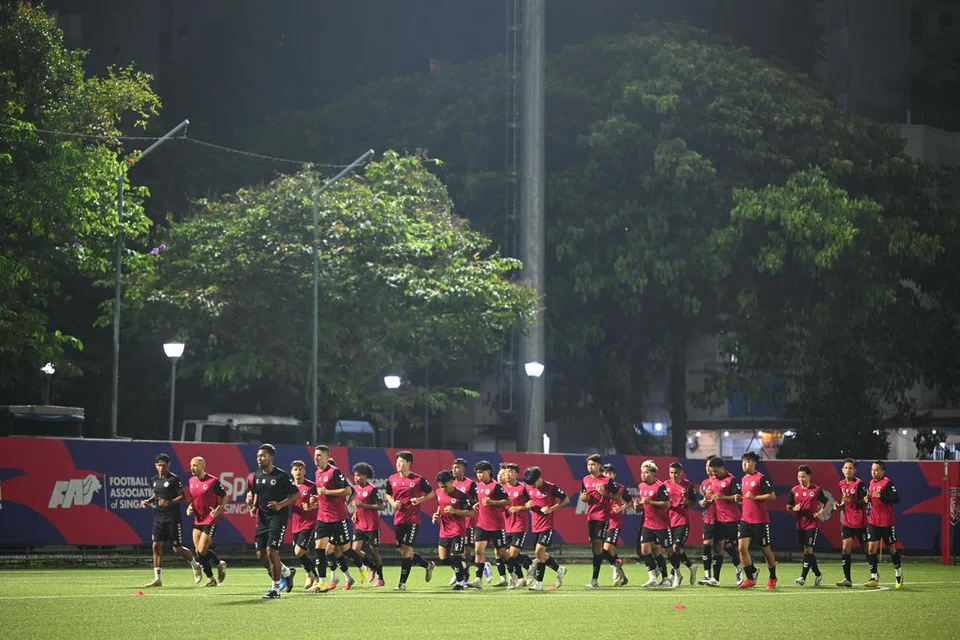 Along, Noh Alam Shah, Tanjong Pagar
