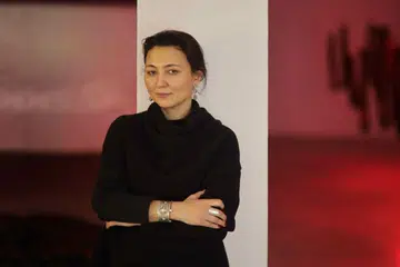 Saodat Ismailova ialah pembikin filem dan artis yang berbakat yang muncul dalam era pasca-Soviet di Asia Tengah. Dilahirkan di Uzbekistan, beliau memulakan perjalanan penemuan diri yang membawanya ke persimpangan identiti budaya dan ungkapan seni.