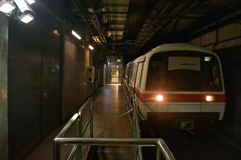 GANTI KOMPONEN: Berapa lama komponen dan sistem MRT dapat bertahan bergantung pada pelbagai faktor seperti berapa kerap ia digunakan, bagaimana ia dibaiki dan diselenggarakan serta persekitaran operasi. - Foto fail