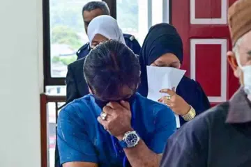 Mat Husin Sulaiman dan pasangannya, Aslina Razali (dua dari kanan) didakwa melakukan kesalahan persediaan untuk melakukan persetubuhan luar nikah di Terengganu.