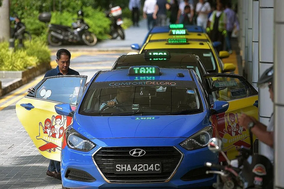 IKUTI KURSUS: ComfortDelGro akan menghantar 10,000 daripada 27,000 pemandu teksinya untuk menjalani kursus SkillsFuture untuk Tempat Kerja Digital (SFDW) demi membantu mereka kekal relevan dalam dunia digital yang semakin pantas berubah. - Foto fail