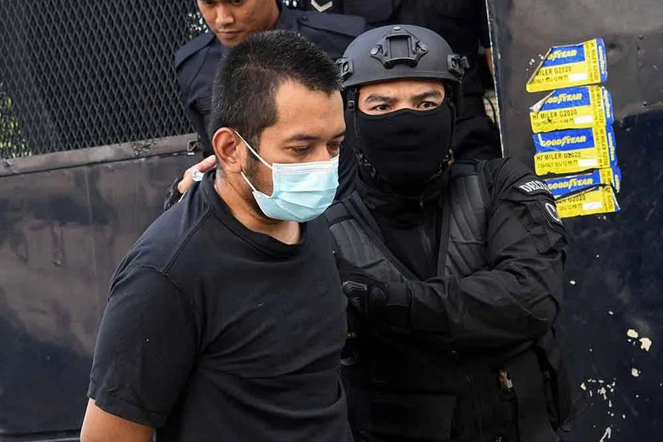 Hafizul Hawari, 38 tahun, mengaku tidak bersalah di Mahkamah Sesyen Sepang, Selangor, pada 25 April, terhadap tuduhan cuba membunuh isterinya dengan melepaskan tembakan ke arah wanita itu di Terminal 1, Lapangan Terbang Antarabangsa Kuala Lumpur, pada 14 April.