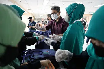 SOKONGAN MASYARAKAT PENTING UNTUK PEMULIHAN DAN INTEGRASI: Prof Madya Dr Muhammad Faishal Ibrahim (berbaju ungu) mengalu-alukan sokongan dan perkongsian usaha untuk membantu golongan pesalah dan keluarga mereka. - Foto BM oleh KHALID BABA