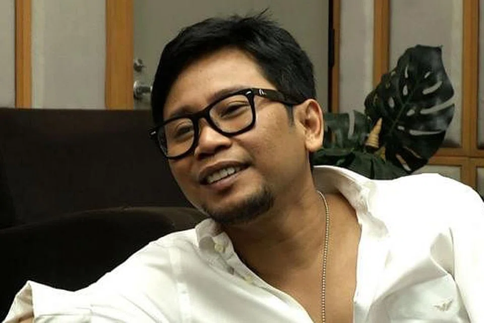 DISURUH BERHENTI: Ajai (atas) berharap Nurul (bersama suami barunya Eric Depp) berhenti menulis tentang kisah lama mahupun sebut namanya di laman blog atau media.- Foto OH BULAN