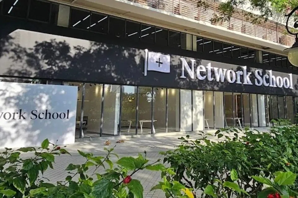 Pengguna media sosial mempersoalkan kehadiran Network School di Forest City, dengan ada hantaran mendakwa projek berkenaan menarik penyertaan usahawan asing.