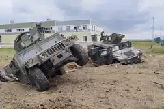 MUSNAH: Kementerian Pertahanan Russia mengirim foto sebuah kereta berperisai yang dimusnahkan di daerah Belgorod selepas satu serangan di wilayah perbatasan Russia. - FOTO: Kementerian Pertahanan Russia