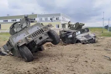 MUSNAH: Kementerian Pertahanan Russia mengirim foto sebuah kereta berperisai yang dimusnahkan di daerah Belgorod selepas satu serangan di wilayah perbatasan Russia. - FOTO: Kementerian Pertahanan Russia