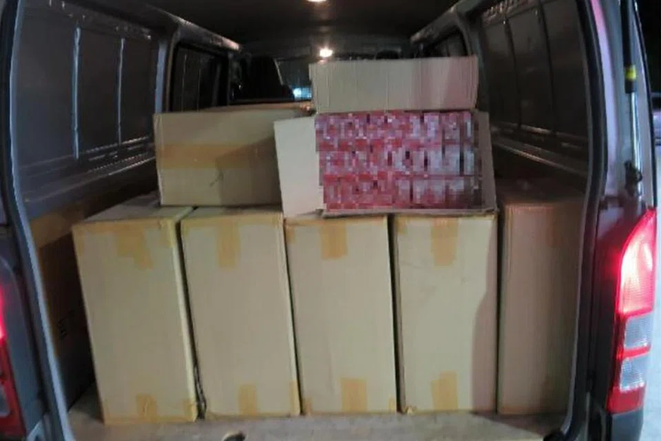 TERTANGKAP: Sebanyak 1,329 karton rokok tidak dibayar cukai telah dirampas pegawai Kastam Singapura pada satu operasi pada 28 April 2022 di Changi Road.