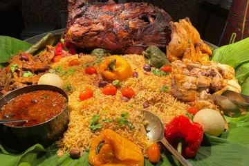 Kambing Panggang Berempah yang dimasak perlahan, hasil kurasi Cef Ariff Mohamad, dihidang bersama nasi Arab.
