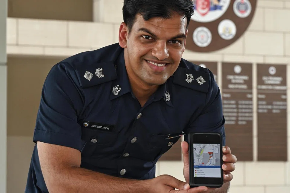 INOVASI DIIKTIRAF: Timbalan Superintendan Polis, Encik Mohamad Faizal Nazeer Mudin dan pasukannya dari Divisyen Tengah Pasukan Polis Singapura (SPF) yang mencipta peta digital ‘Crowd@MarinaBay’, adalah antara 123 penerima anugerah semasa Majlis Penyampaian Anugerah Menteri pada Jumaat. 
