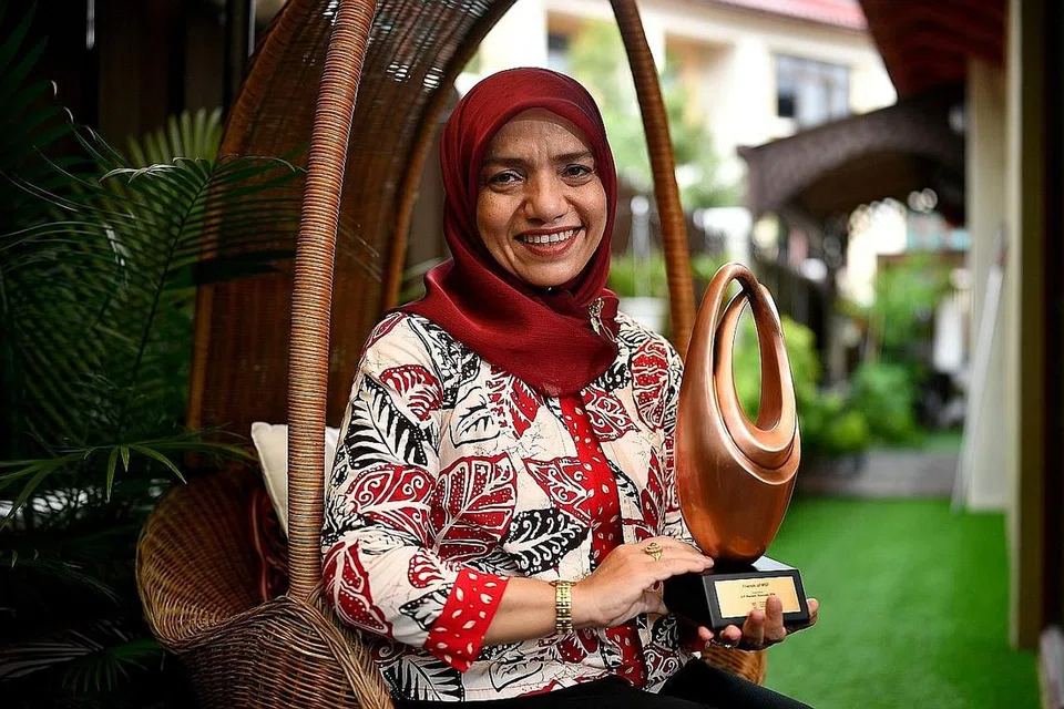 MAHU SETIAP ORANG KECAPI HIDUP BERMUTU: Profesor Dr Sharifah Mariam Aljunied berharap usahanya turut mendorong orang lain menyumbang kembali kepada masyarakat, agar setiap orang dapat menikmati kehidupan bermutu tidak kira apa latar belakang atau kemampuannya. - Foto BH oleh LIM YAOHUI