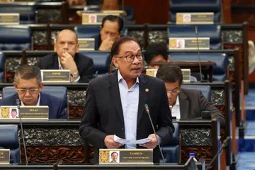MAHU SELESAI SEBAIK MUNGKIN: Perdana Menteri Datuk Seri Anwar Ibrahim ketika sesi soal jawab pada Persidangan Dewan Rakyat di Bangunan Parlimen.