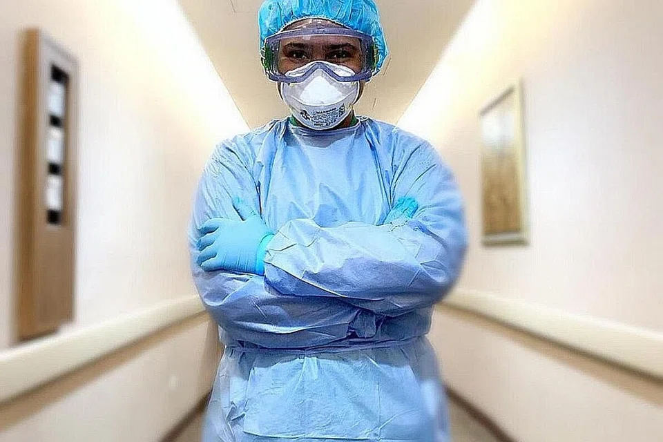 TURUT TERIMA ANUGERAH: Baru-baru ini Cik Siti Samira dianugerahkan dengan Anugerah Merit Jururawat Singapura 2021 atas kerjasama dan sumbangannya di waktu pandemik ini. - Foto ihsan SITI SAMIRA KASSIM