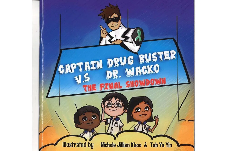 MENARIK UNTUK KANAK-KANAK: Buku bergambar 'Captain Drug Buster vs Dr Wacko The Final Showdown' setebal 34 halaman yang diusahakan Biro Narkotik Pusat (CNB) untuk menanam kesedaran awal mengenai bahaya dadah di kalangan kanak-kanak. - Foto CNB
