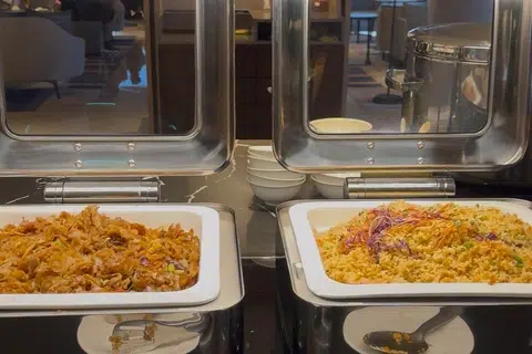 Hidang petang dalam Sheraton Club.
