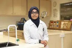 SEDIA HADAPI PELBAGAI CABARAN: Oleh kerana bidang forensik menjadi minatnya sejak kecil, Cik Haifaa sedia hadapi apa jua cabaran sepanjang melaksanakan tugasnya sebagai penolong pemimpin pasukan bagi Tim Respons Forensik di CNB. - Foto-Foto BM oleh MARCELLIN LOPEZ