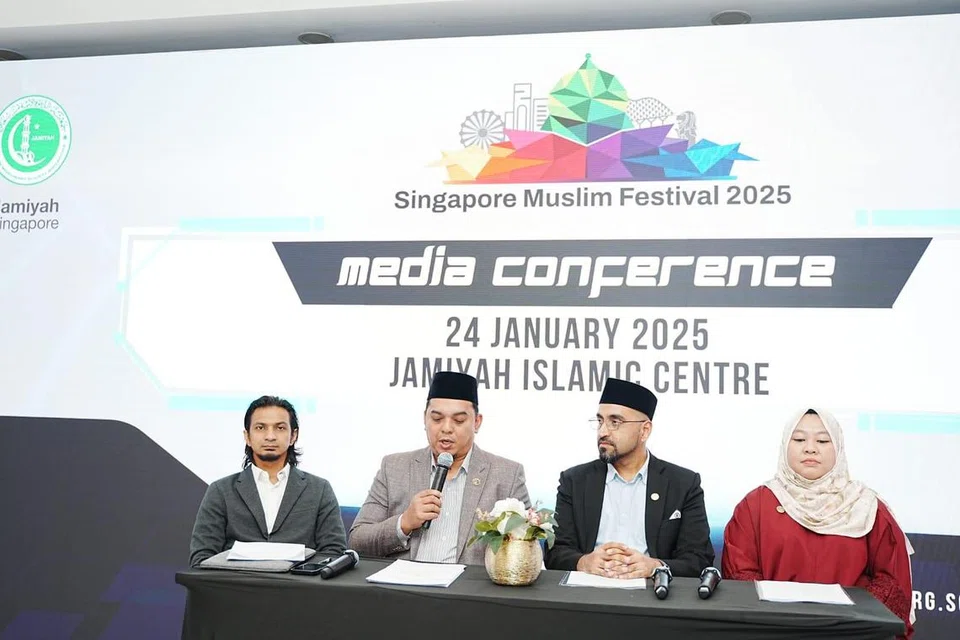 (Dari kiri) Naib Presiden Kedua dan Ketua Pegawai Strategi Jamiyah, Encik Mohd Hafiz; Setiausaha Kehormat  dan Ketua Pegawai Korporat Jamiyah, Encik Muhd Khair Baharin; Naib Presiden Ketiga Jamiyah, Encik Siraj Salman; dan Penganalisis, Strategi Perancangan Korporat Jamiyah, Cik Syahirah Abdul Malek, di sidang akhbar Festival Muslim Singapura 2025 yang bakal berlangsung dari 7 hingga 9 Februari. 