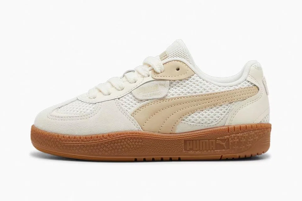 Walaupun tidak sepenuhnya putih, berwarna krim yang lembut pada Palermo ini menyerlah dengan jahitan bergelombang dan bahan kain campuran yang memberikan sentuhan unik.