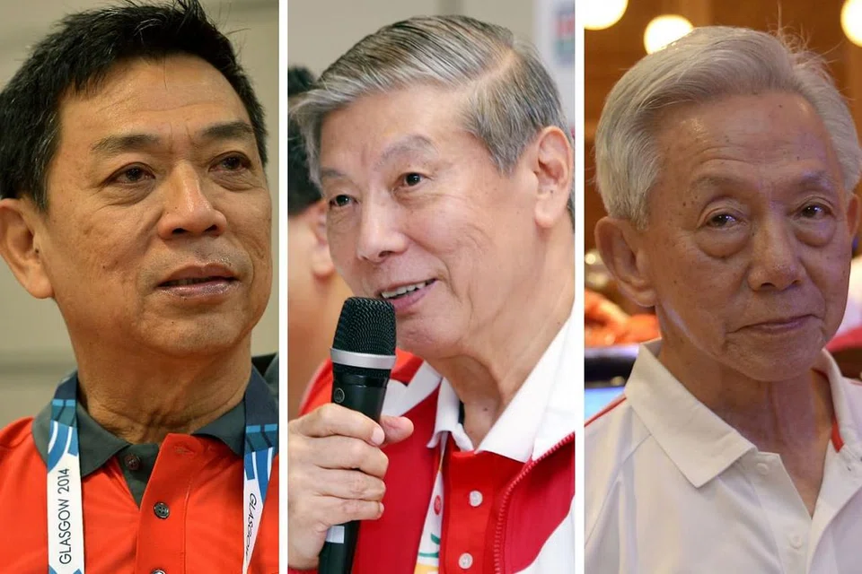 BERI SUMBANGAN: (Dari kiri) Encik Chris Chan, Dr Tan Eng Liang dan Encik Tan Howe Liang diberi anugerah kerana sumbangan mereka yang tidak ternilai dalam bidang sukan.