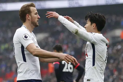 GANDINGAN BERBISA: Son Heung-min (kanan) dan rakan penyerang, Harry Kane, perlu menunjukkan sentuhan berbisa apabila Spurs menerima kedatangan Juventus dalam perlawanan Liga Juara-Juara di Wembley. - Foto AFP