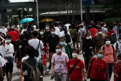 LIBATKAN SEMUA BANGSA: Di bawah projek yang diberi nama yang diberi nama SG100K itu, para peserta Melayu dan India membentuk 40 peratus daripada 100,000 warga Singapura yang akan dikaji, dan bakinya masyarakat Cina. - Foto BH oleh KELVIN CHNG