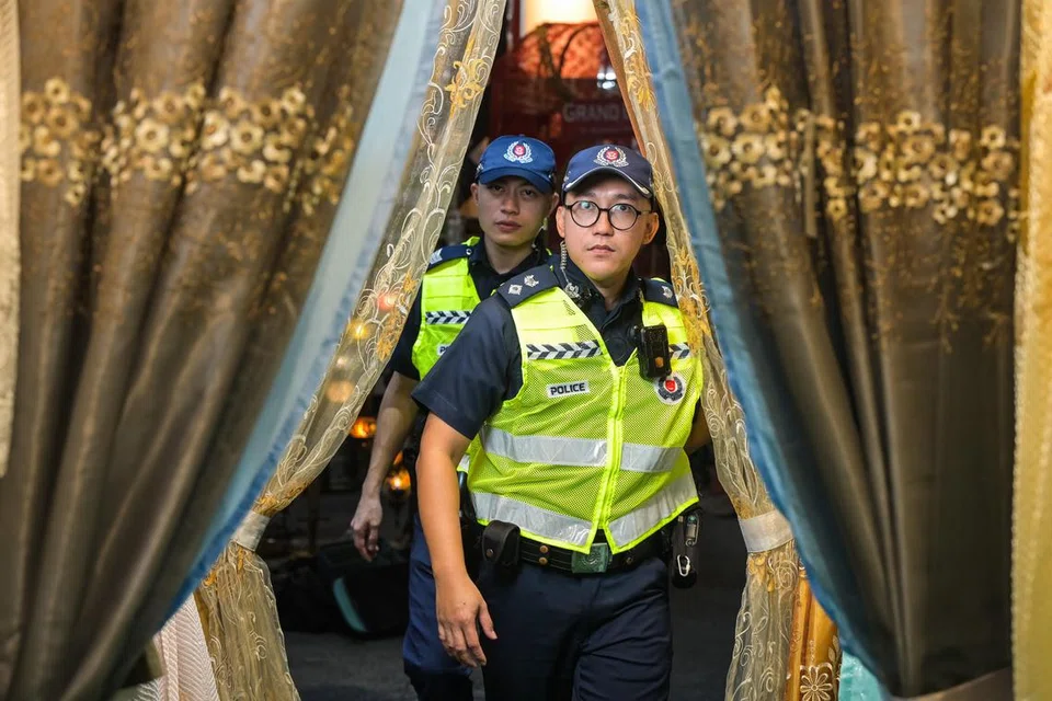 Sejak memulakan rondaan pada 25 Februari, pegawai polis terlibat dalam operasi PNSmen Bazar Ramadan Geylang Serai, seperti DSP (NS) Mohamed Haiqal Mohamed Suhaimi (depan) dan SGT(3) (NS) Jan Jacob Chiong Wen Jie, akan menghentikan operasi itu pada malam Hari Raya.