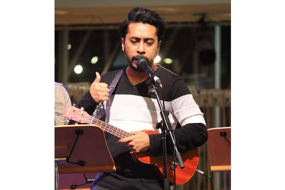 DARIPADA KELUARGA SENI: Penyanyi dan pemuzik setempat, Andry Suhaimi, telah mengeluarkan 'single' bertajuk 'Dalam Kenangan' dan 'Insan Biasa'. - Foto ihsan ANDRY SUHAIMI