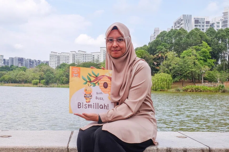 Buku ‘Buzz Buzz Bismilah’ memperoleh cetusan inspirasi daripada Surah An-Nahl dan mengandungi nilai pembelajaran seperti sifat tolong-menolong, serta memberi manfaat kepada orang lain.