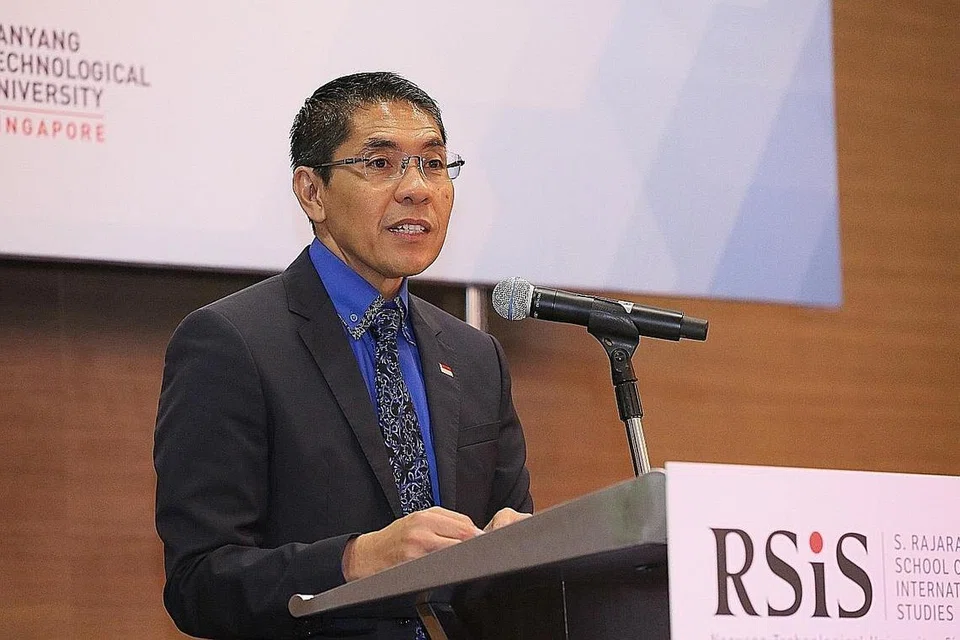 Menteri Negara Kanan (Pertahanan merangkap Ehwal Luar), Dr Mohamad Maliki Osman.