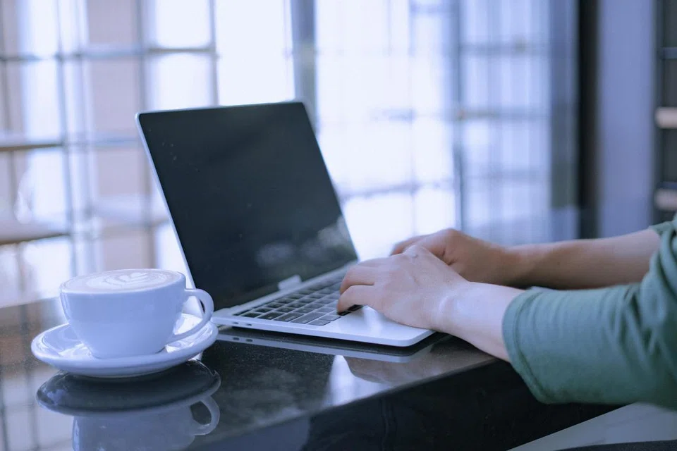 Hubungan di tempat kerja mengajar kita banyak perkara – tentang kepercayaan, batasan dan yang paling penting, tentang diri kita sendiri.