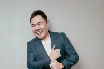 REBUT PELUANG BELAJAR PERKARA BARU: Apabila Hafeez Glamour menulis buku kanak-kanak, menganjurkan konsert dan muzikal serta belajar menyanyi, ia adalah gesaan semangatnya untuk terus memburu ilmu agar kekal relevan.