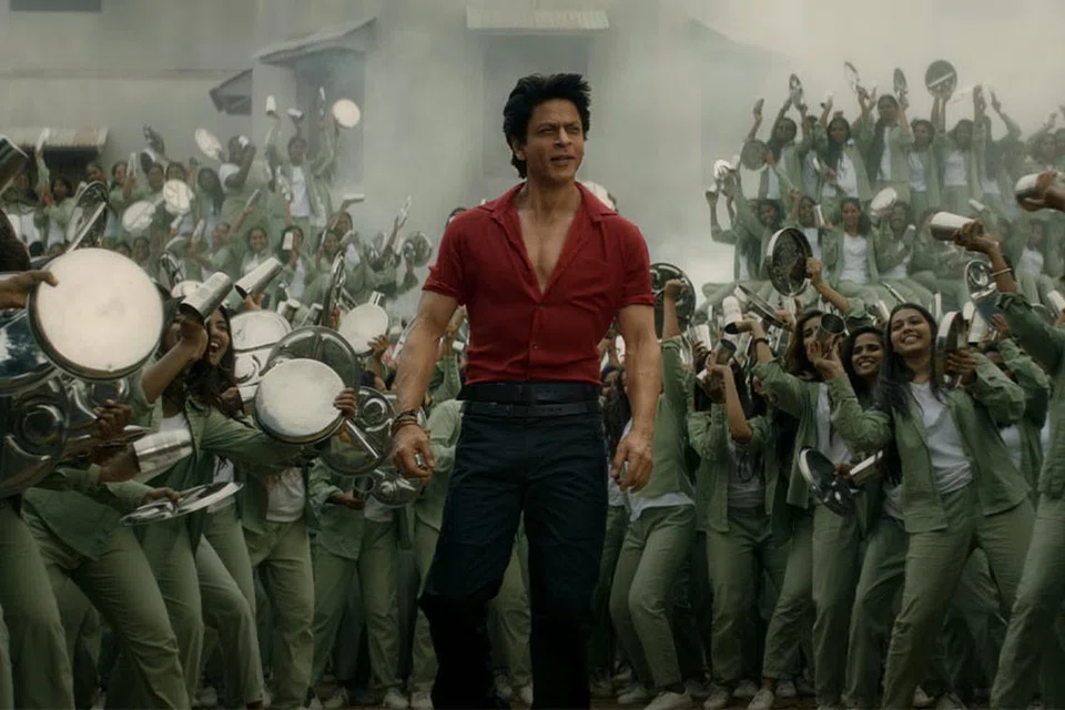 KEKAL NADI FILEM BOLLYWOOD: Shah Rukh Khan memiliki karisma untuk hidupkan dua watak sebagai Azad dan Kapten Vikram dalam ‘Jawan’ yang mengetengahkan isu golongan ditindas.